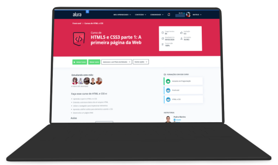 Um notebook com a página do Alura plus aberta